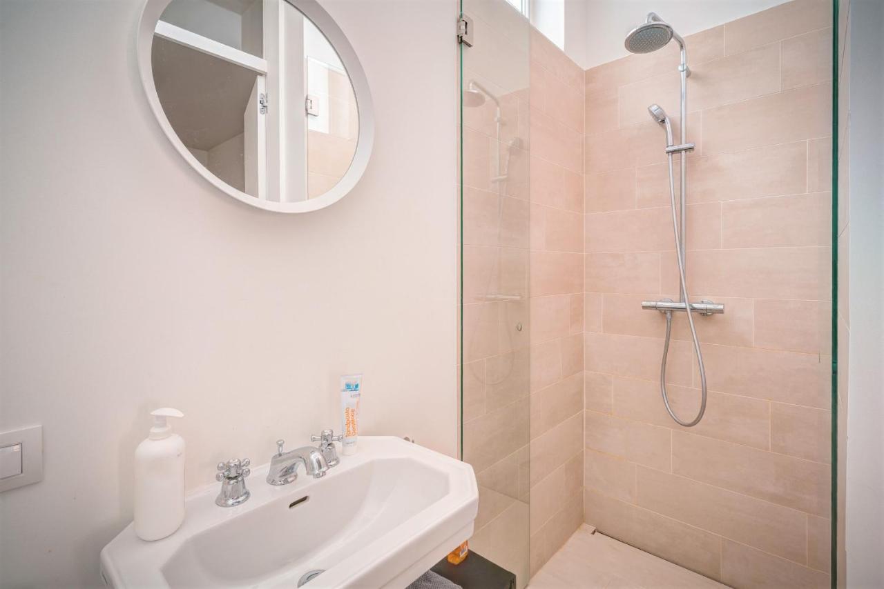The Greenplace Lodge. Apartment in Heart of Antwerp. Buitenkant foto